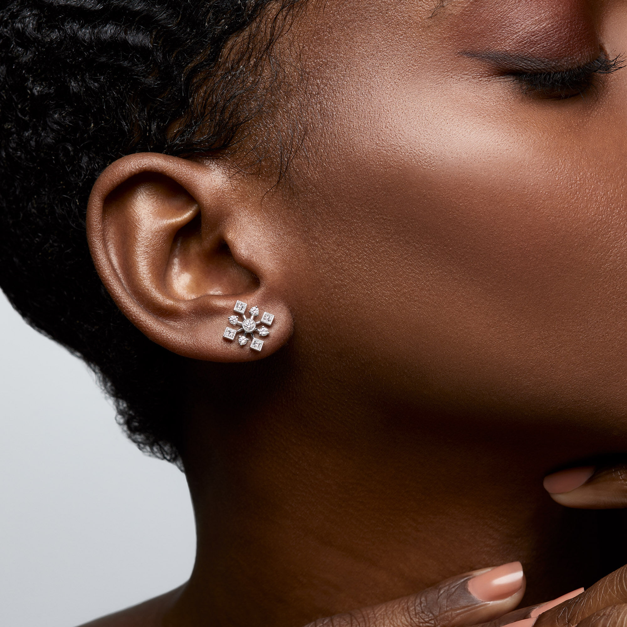 Single earrings top
